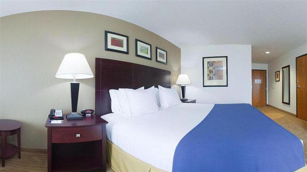 Express & By Ihg Hotel 3*
