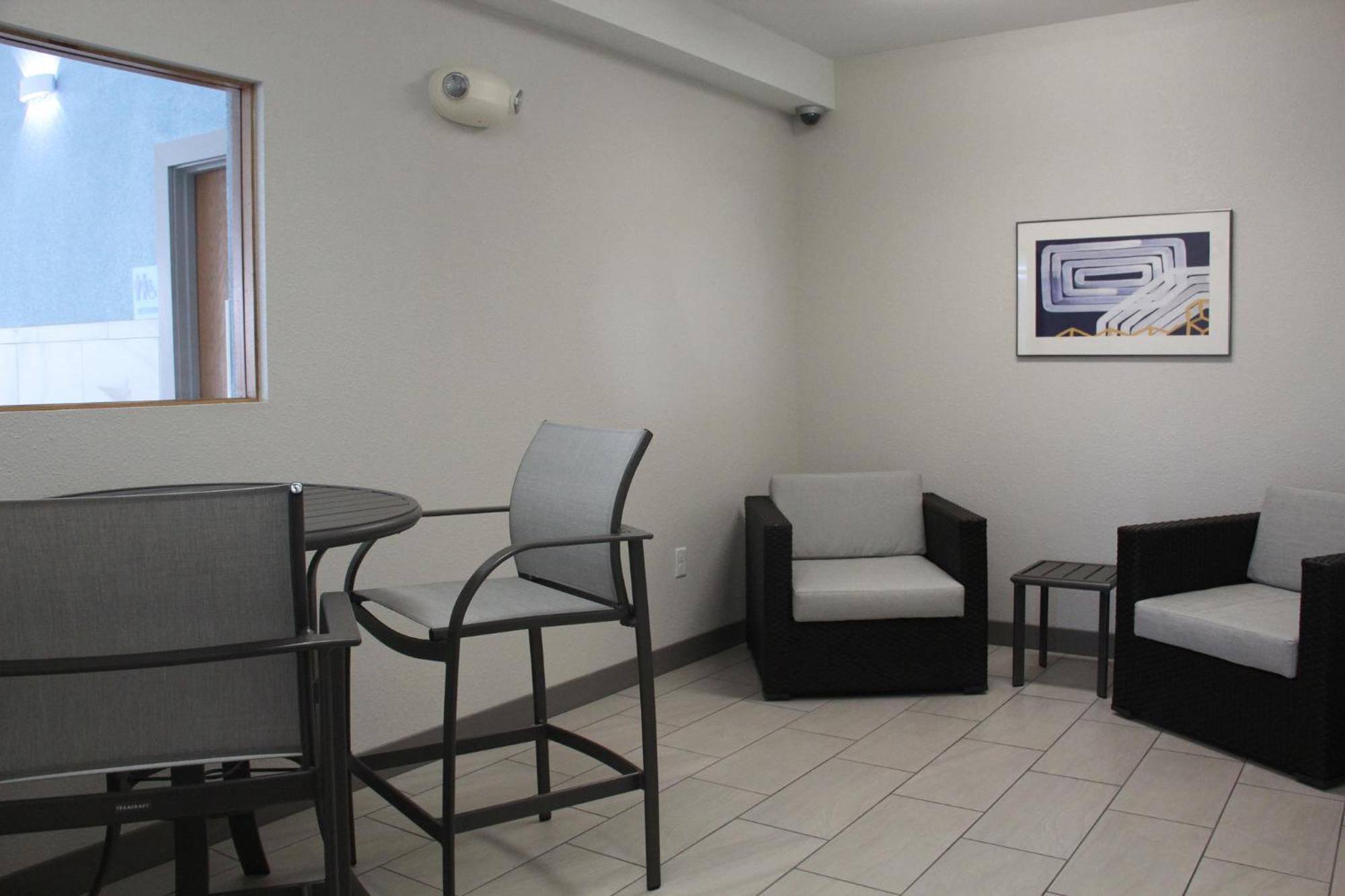 Express & By Ihg 3* Antigo