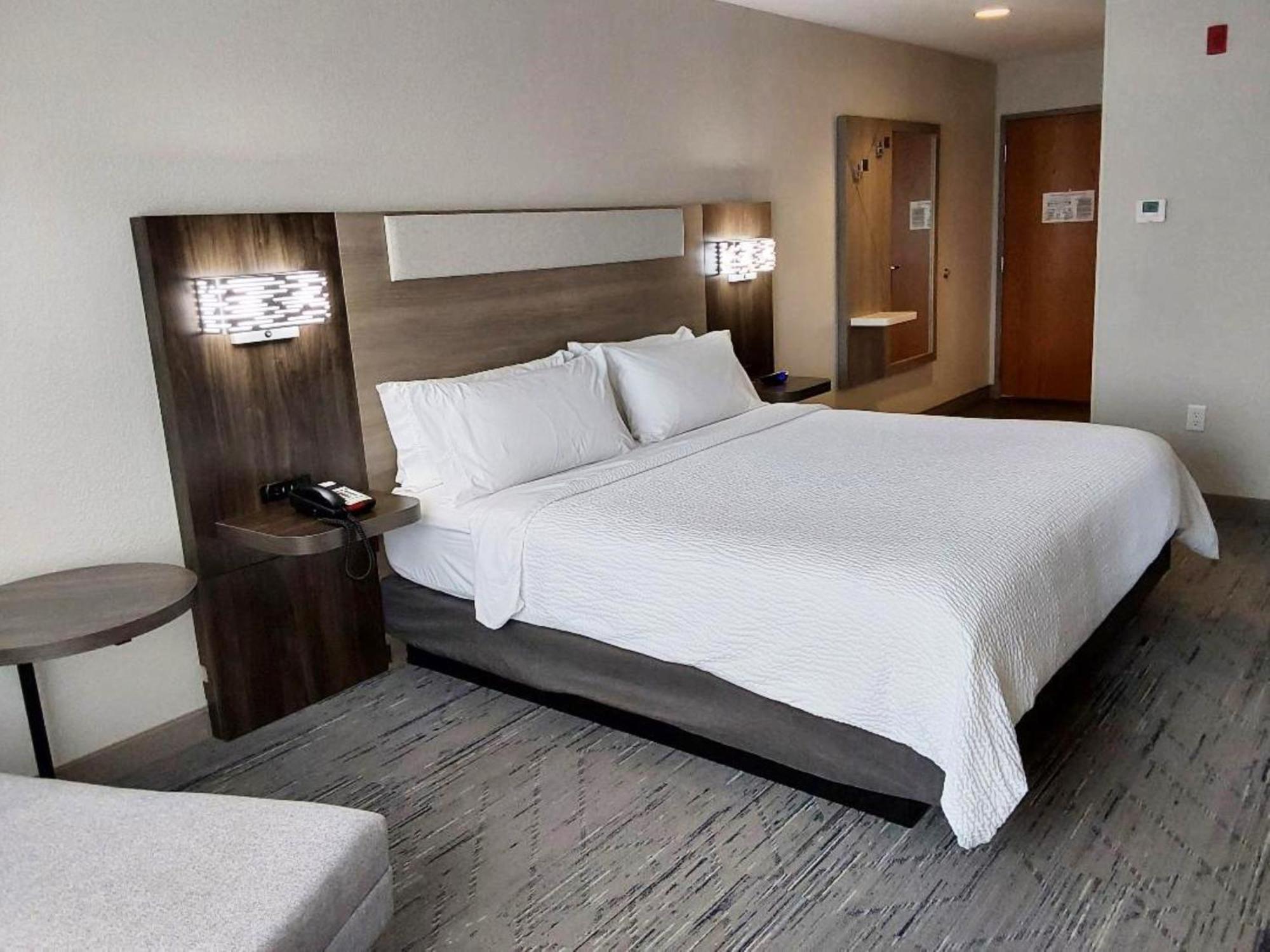 Express & By Ihg 3*
