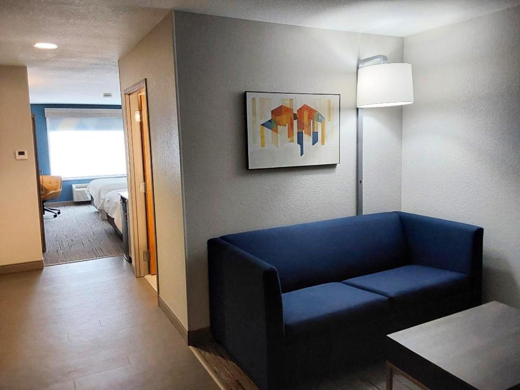 Express & By Ihg Antigo