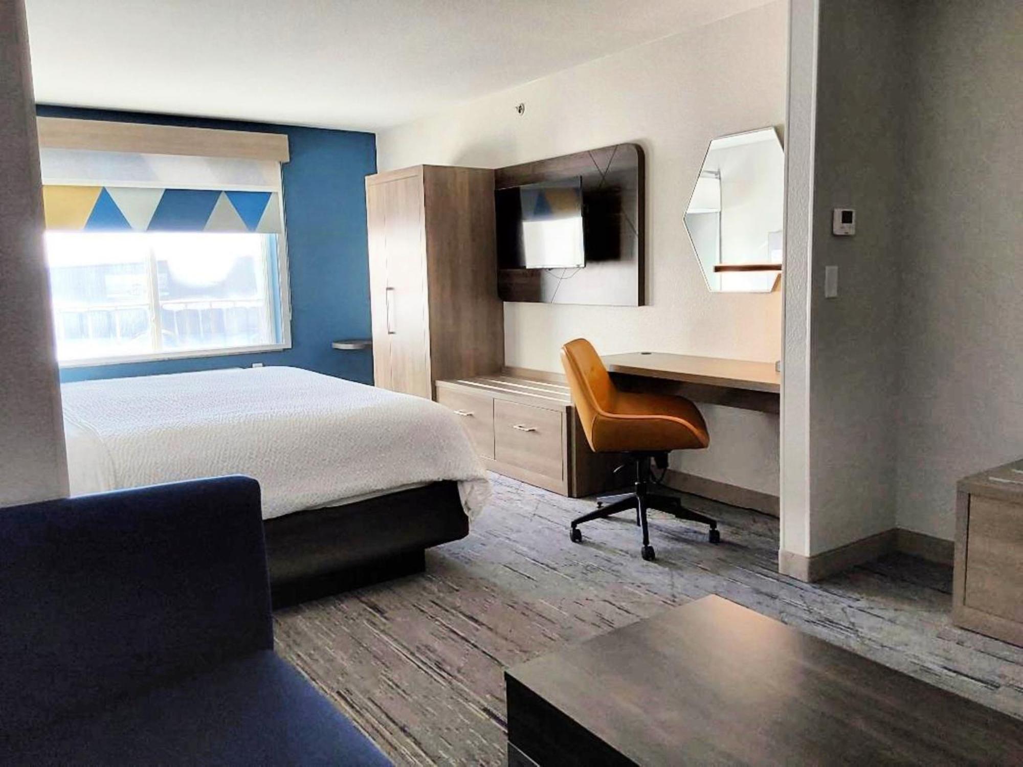 Hotel Express & By Ihg 3*