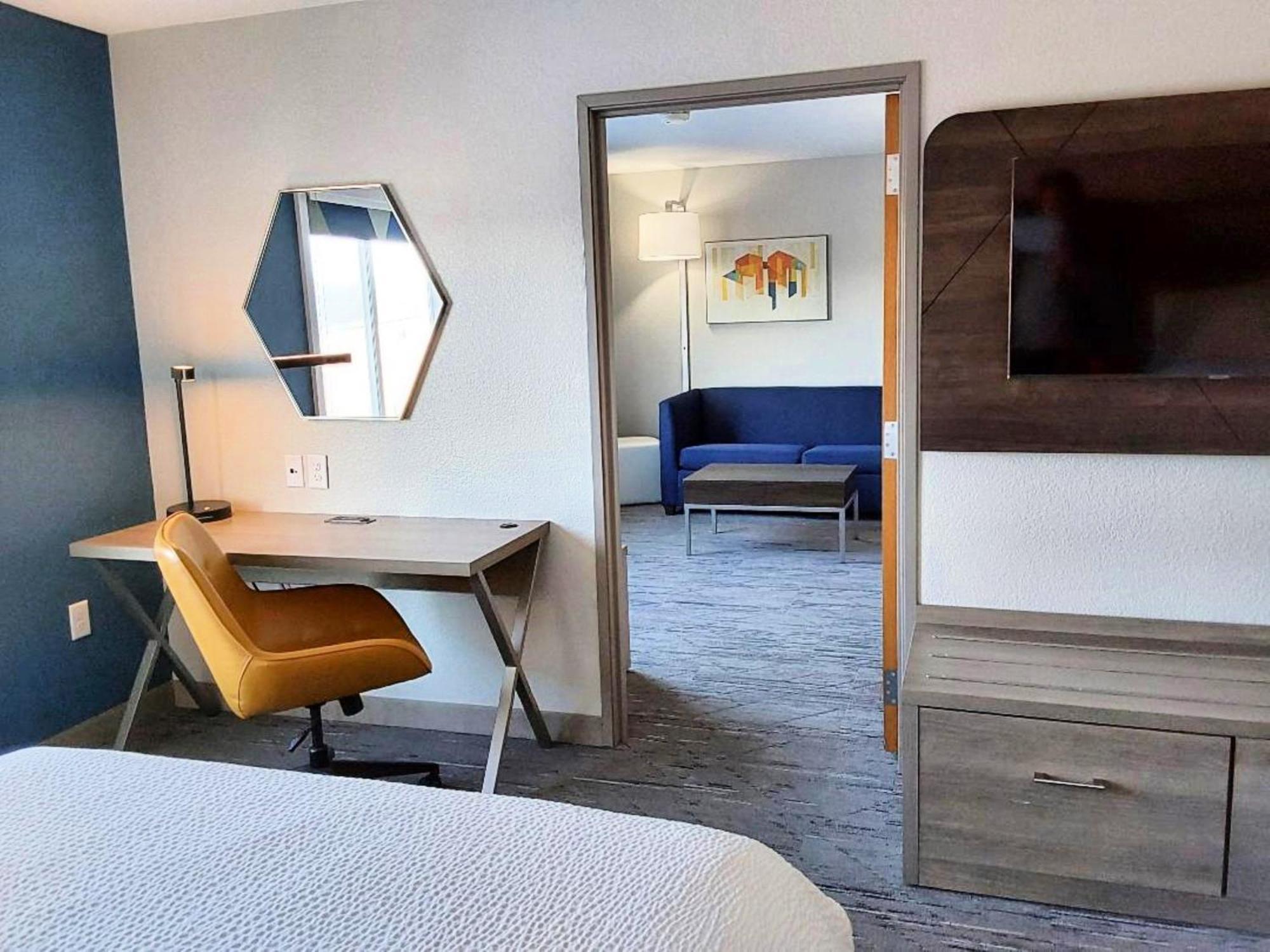 Express & By Ihg Hotel Antigo
